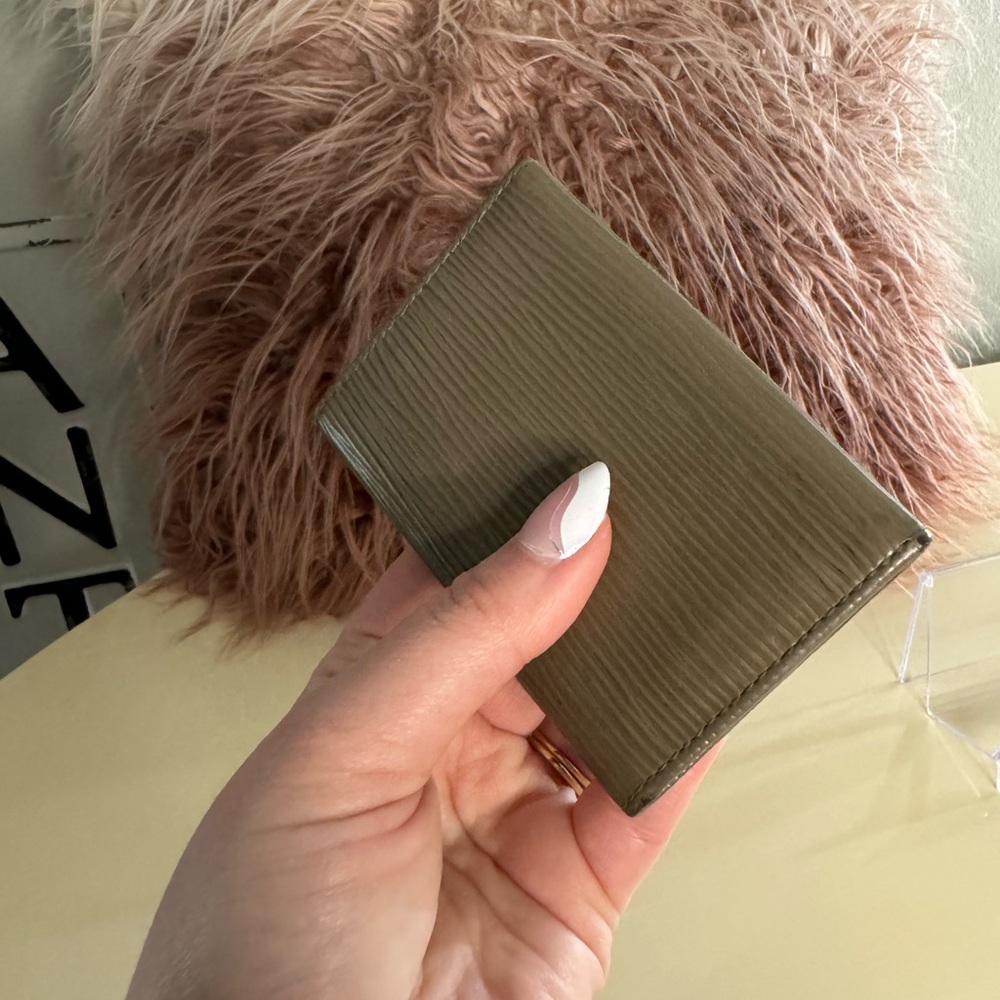 Louis Vuitton Pepper Gray 6 Key Holder - Picture 4 of 7